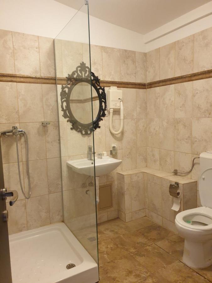 Hotel Queen Bucharest Luaran gambar